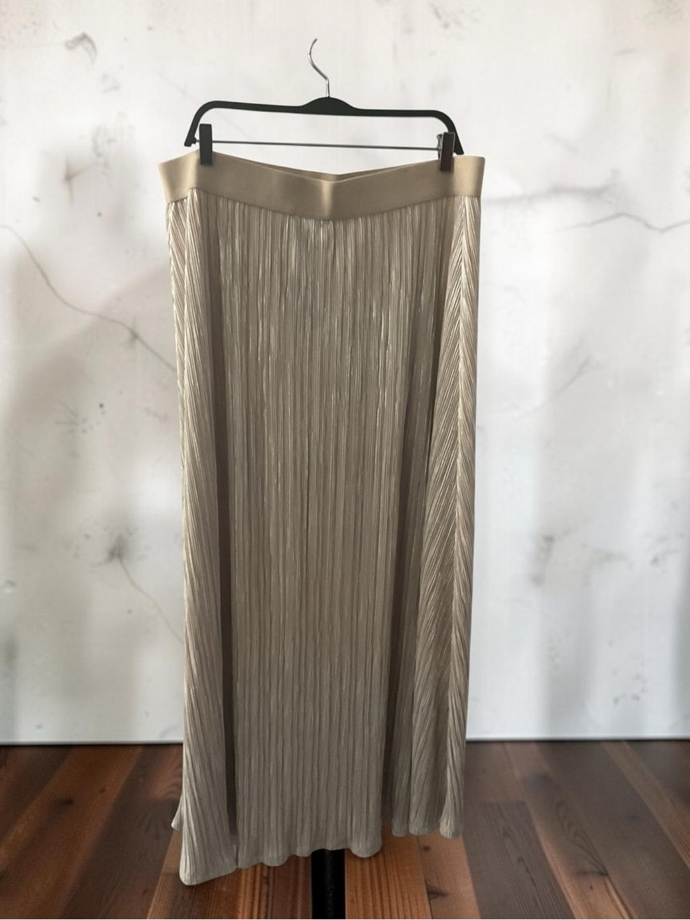 Lane Bryant Metallic Cream Pleated Maxi Skirt W:19” L:42”